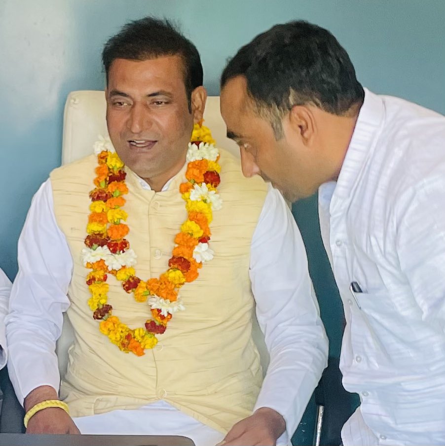 NirwalVinod's tweet photo. शामली जनपद में अपनों द्वारा सम्मान https://t.co/6kt5BO5Ibh