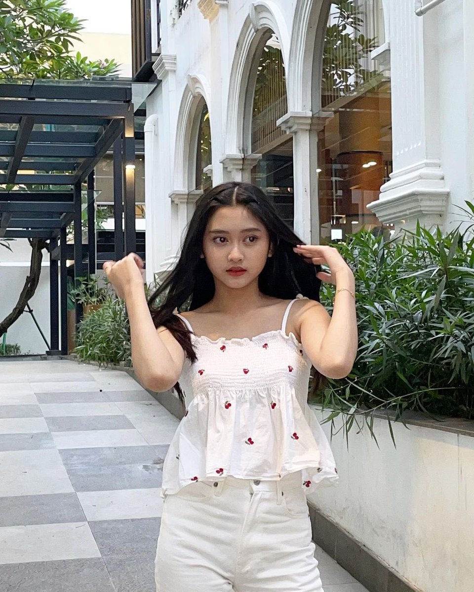 HALLOWWW 👀

sebentar lagi kita mau take video nii sama <a href="/A_abel17/">christabel</a> dan @Caithlylynn_gs hehehe, yang mau nitip pertanyaan ke mereka berdua boleh nanya disini nanti kita tanyain 😌