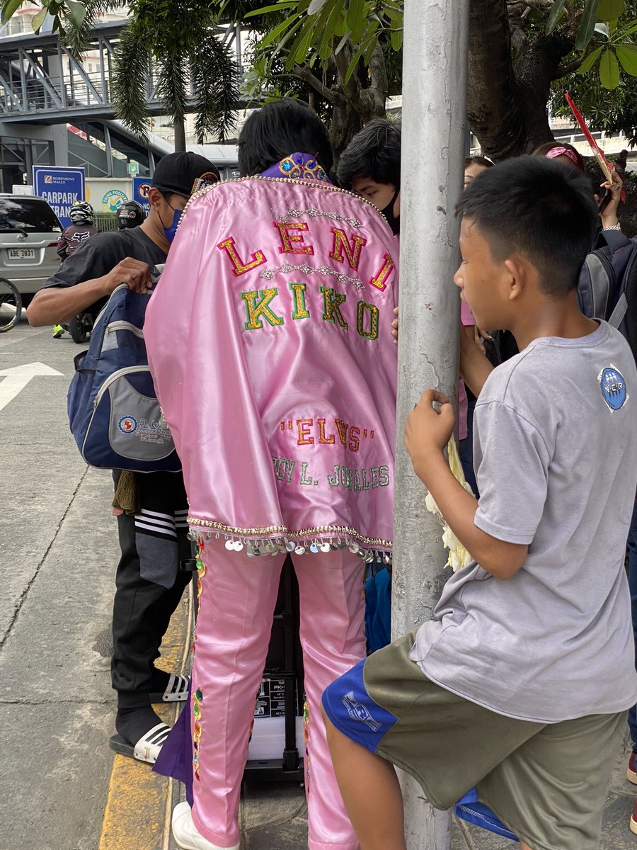moonyeen_mj's tweet photo. Ohhhh at edsa shrine #yest.… #PINKPOWER#hopeful
#miracle🙏🙏🙏 https://t.co/T1UtsJKNO9