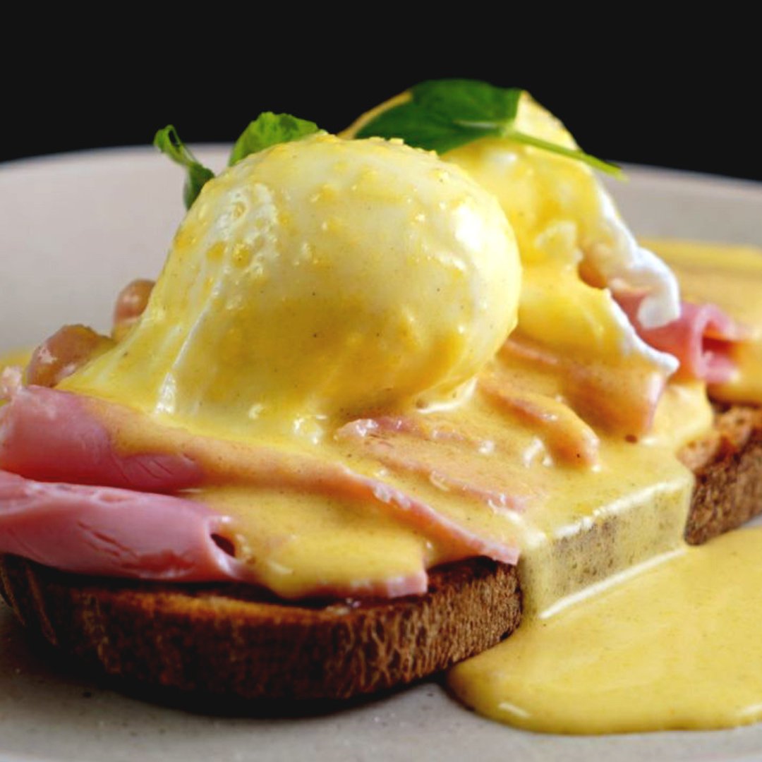 Cooked ham, two poached eggs and Hollandaise sauce on sourdough toast, oh my! 🤤 #eggsbenedict #brunchlove #brunchlondon