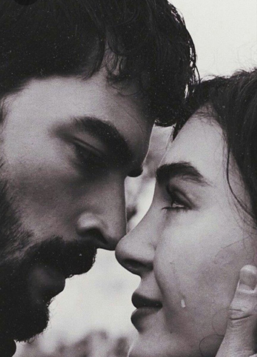 i_pittore's tweet photo. Solo tu hai qualcosa negli occhi.
Qualcosa in quello sguardo che mi sconquassa e mi sconvolge l'anima, che se lo incontro, ogni volta che lo incontro, il tuo sguardo, mi rapisce e non posso sfuggirne.
Cosa c'è in quello sguardo dunque, se non il mio amore per te?
#StorieDiSguardi https://t.co/KHqupOE4Sg