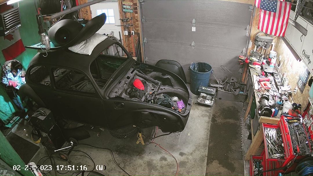 thebugnut's tweet photo. Some action shots from the “Bug Cam” in my garage. https://t.co/c4cUObFS5F