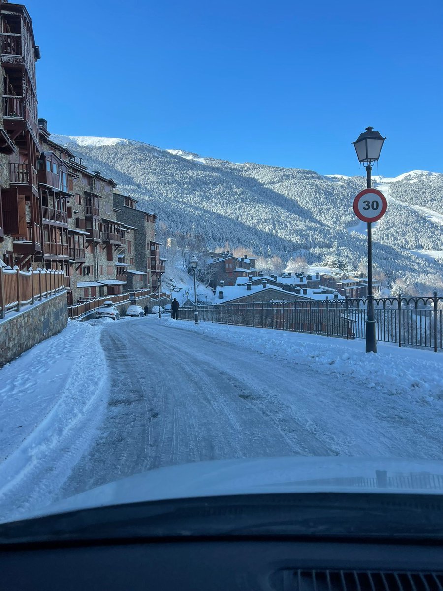 SnowKeys's tweet photo. We are back in Business and working on a great SnowSocial website where SnowLovers can meet! https://t.co/6i7bjTShbx