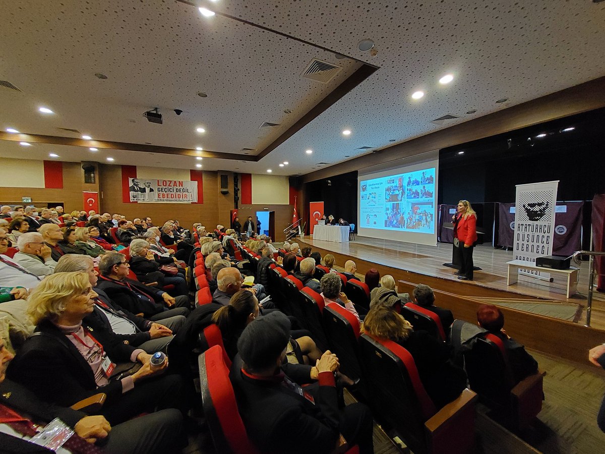 Atatürkçü Düşünce Derneği Karşıyaka Şubesi 14. Olağan Genel Kurulu büyük bir katılım ve coşkuyla başladı...