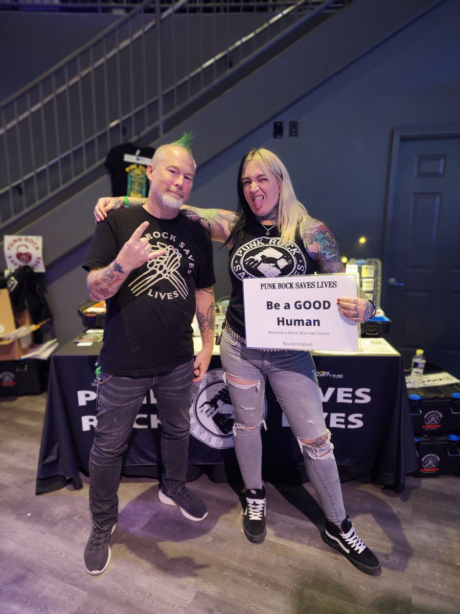 717amelia's tweet photo. Another show volunteering with @PunkRockSaves_, getting to hear stories & adding 52 folks to the bone marrow registry. These moments are EVERYTHING. (also got to meet the ever inspiring @justinsanesolo)
#prsl #floggingmolly #antiflag https://t.co/YlWZLE9Bux