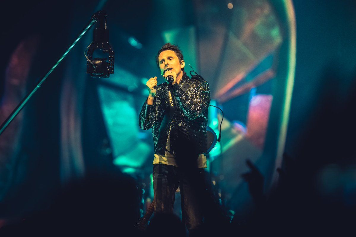 museband's tweet photo. Our North America tour has officially begun in Chicago! Here's a glimpse of our first show. 🎸🤘

📸 • @theworkofjar https://t.co/b8pCzJeLEI