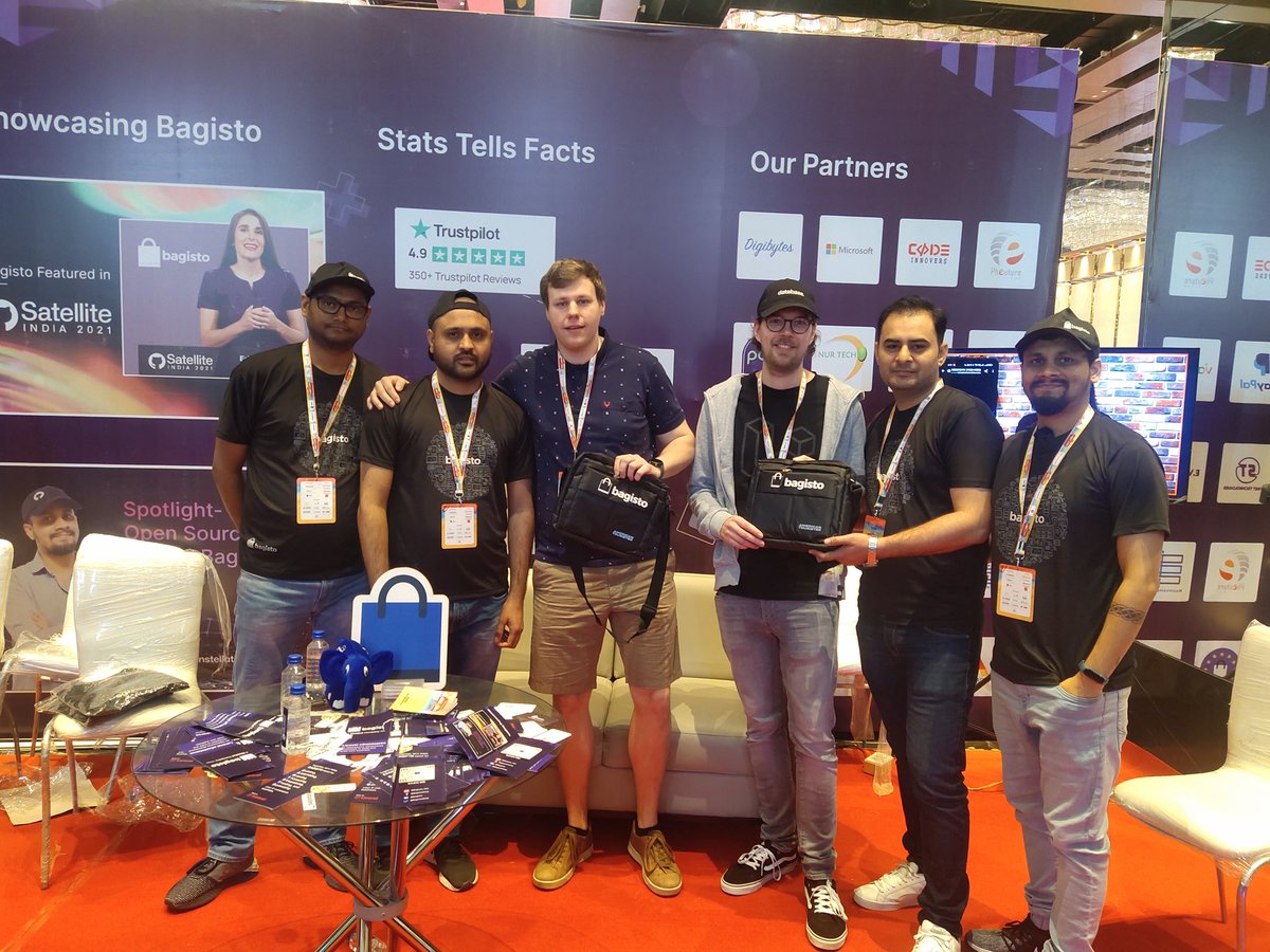BagistoShop's tweet photo. Thank you Bobby and Marcie for visiting the booth and giving shot to virtual try on. More shades are coming soon guys. @LaraconIN #opensource #tryon https://t.co/YMdWRsT9Yo