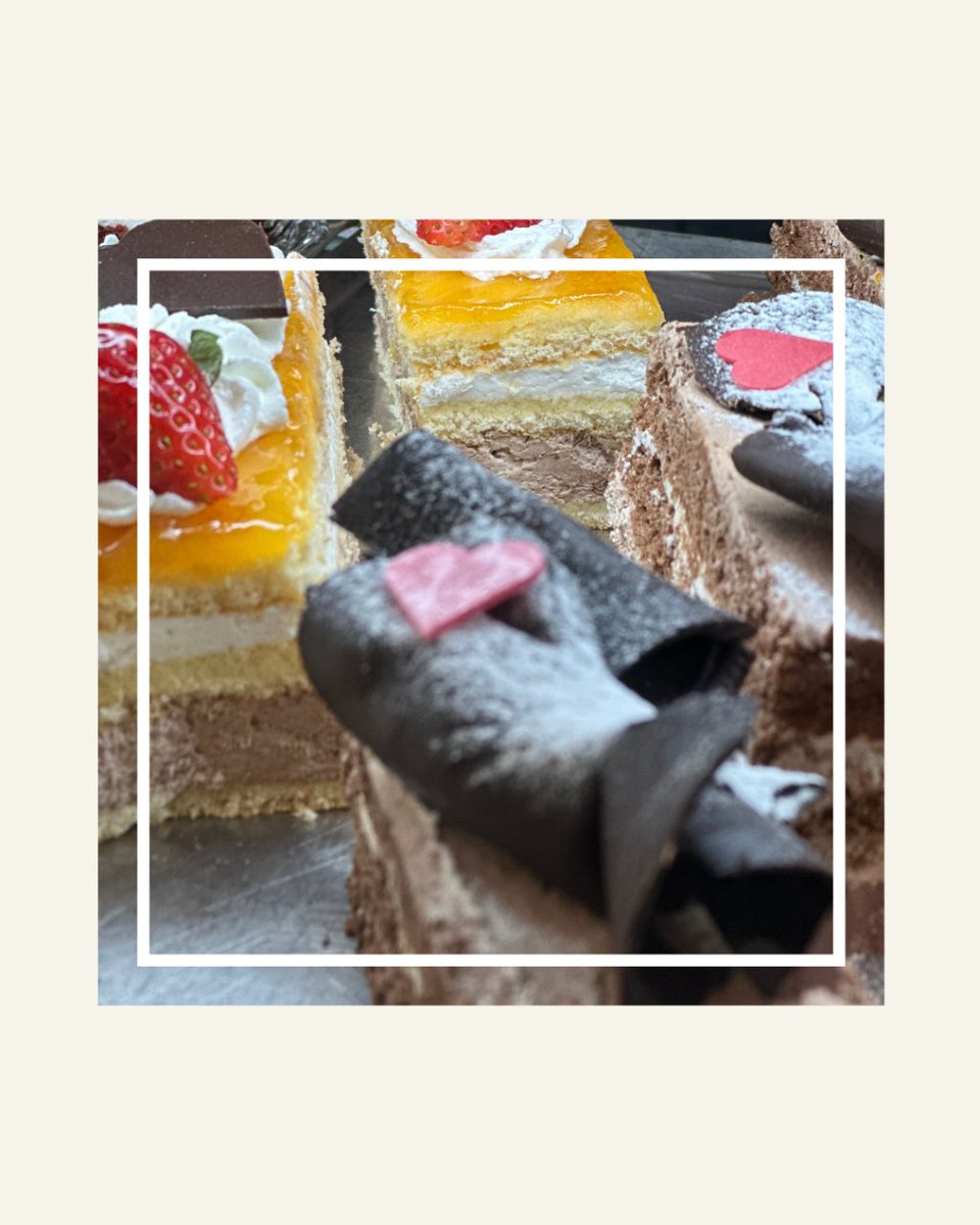 PalmerasMoyano's tweet photo. Para esos momentos en los que te apetece tarta pero no quieres comprarte una entera, tenemos en la pastelería una selección de porciones individuales: de chocolate, crema... 

Así que puedes elegir una tarta, dos, tres... ¡las que quieras y probarlas todas! ;)

#alcorcon https://t.co/7Y9QwUZzsH