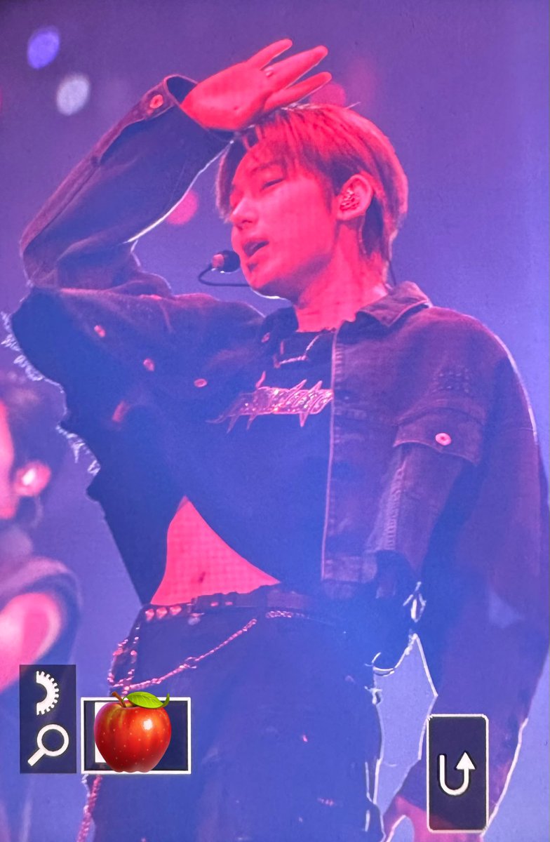 EN7ernally's tweet photo. SUNOO CROP TOP D2 😭🧎🏻‍♀️ https://t.co/MrgBFlDXck