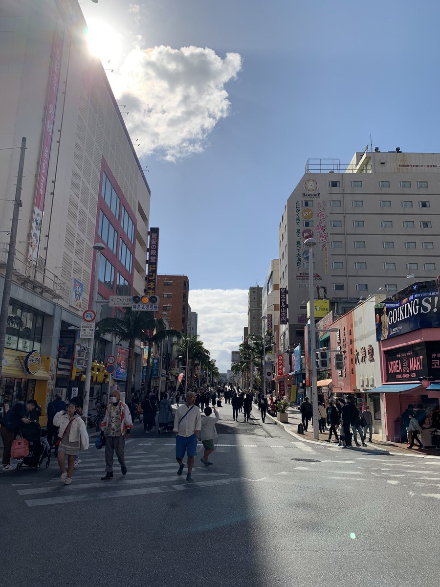 KEITA_LSD's tweet photo. 国際通りが歩行者天国になってた https://t.co/dSjSdjF1PU