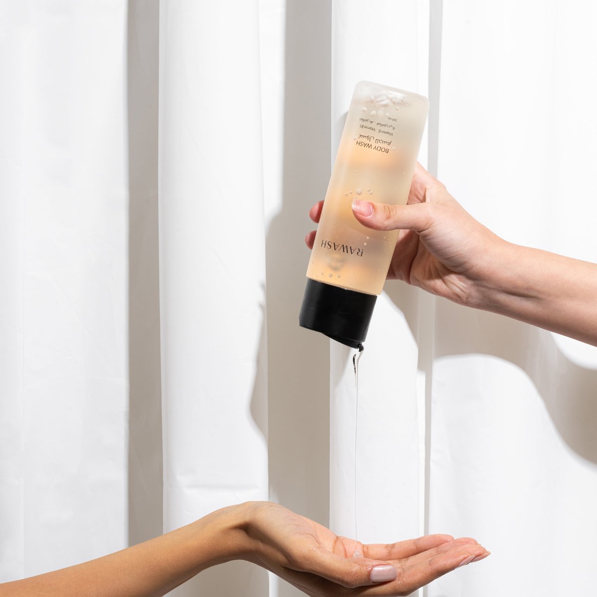 rawashcare's tweet photo. غسول الجسم من روش، ماراح تستغنين عنه 🧼🤍
.
#Rawash #skincare #مايحيرك #منتجات_عنايه #bodywash #غسول_جسم https://t.co/HWGMKY5dG3