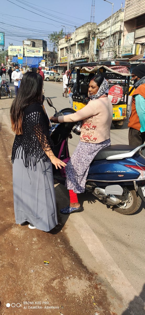 Team_Upahaar's tweet photo. #RoadSafetyAwareness Campaign by Team Upahaar.
#SafeRideSaveLife https://t.co/wywtB4a9Nh