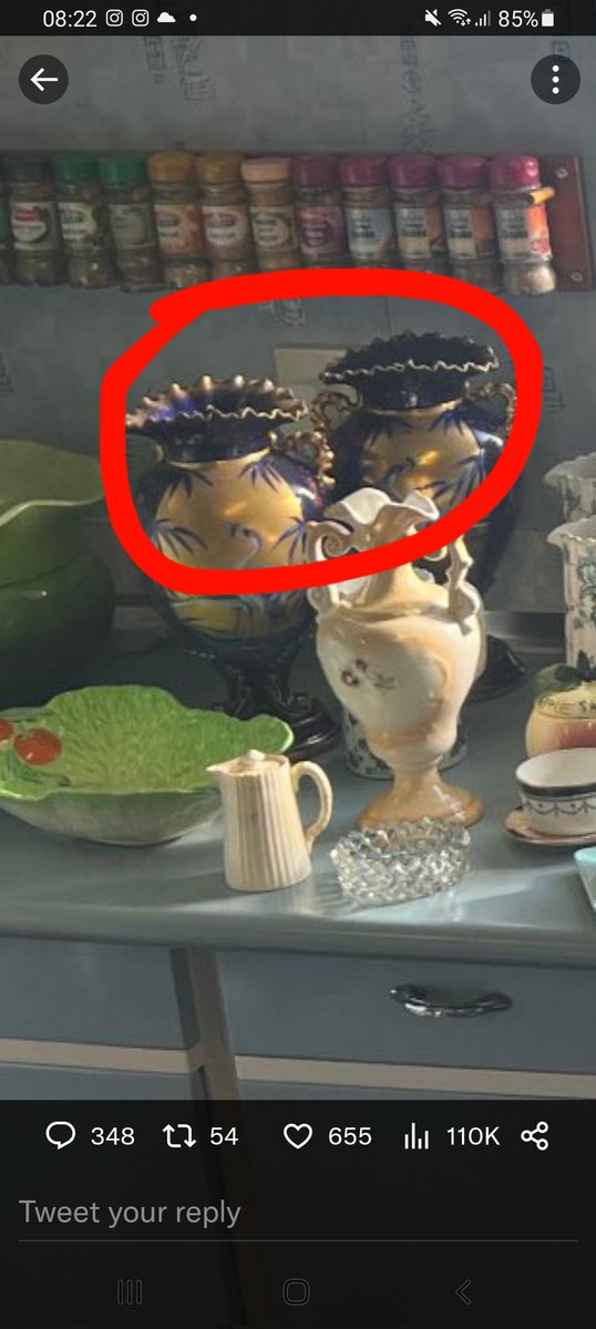 cupcake_alison's tweet photo. @HansonsAuctions These 2 vases could be worth a bit 🏺. (Love the spice rack too 😍). https://t.co/eDrkSzsM9U