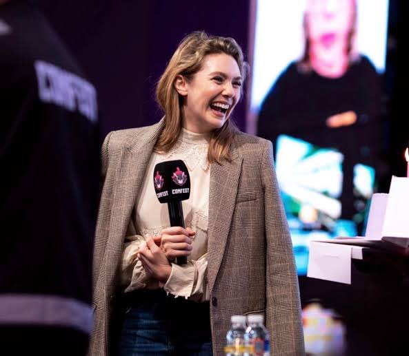 จริงๆงาน Comfest Con ที่ลิซซี่ไปเมื่อวาน ไม่มีช่วง Q&amp;A มีแค่ช่วงแจกลายเซ็นกับถ่ายภาพ แต่ลิซซี่ขอให้มีช่วง Q&amp;A เอง เพราะอยากใช้เวลาร่วมกันกับแฟนๆ มากขึ้น น่ารักที่สุดแล้วคนนี้🥹💖

#ElizabethOlsen