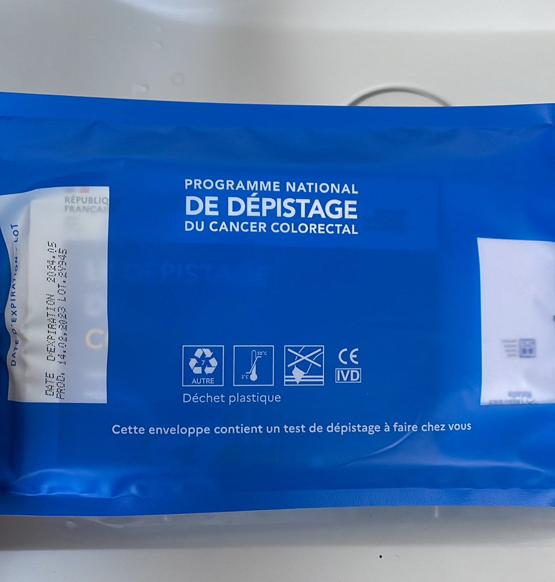 Il y a des activités plus sympa le dimanche que prendre un échantillon de ses selles (son caca quoi) mais c’est hyper important. Si vous avez plus de 50 ans, vous êtes concerné par le depistage du cancer colo rectal. Faites le.