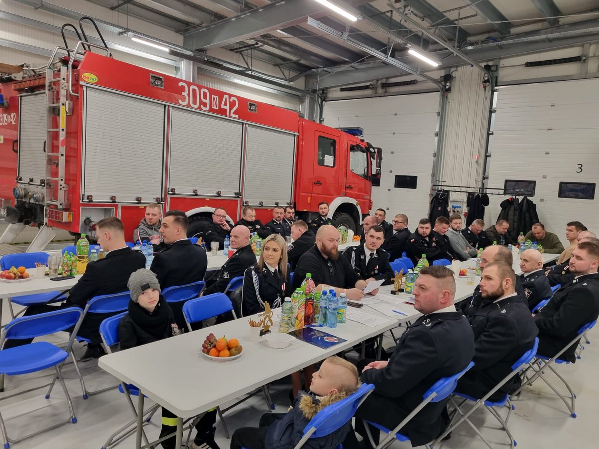 TomOstrowski998's tweet photo. Zebranie sprawozdawcze w OSP Olsztynek. 281 interwencji w 2022 roku, powołanie Młodzieżowej Drużyny Pożarniczej oraz organizacja 125-lecia działalność jednostki jako priorytety na 2023 rok! Gratuluję działalności i życzę sukcesów w nowym roku! https://t.co/KrcaY5iv66