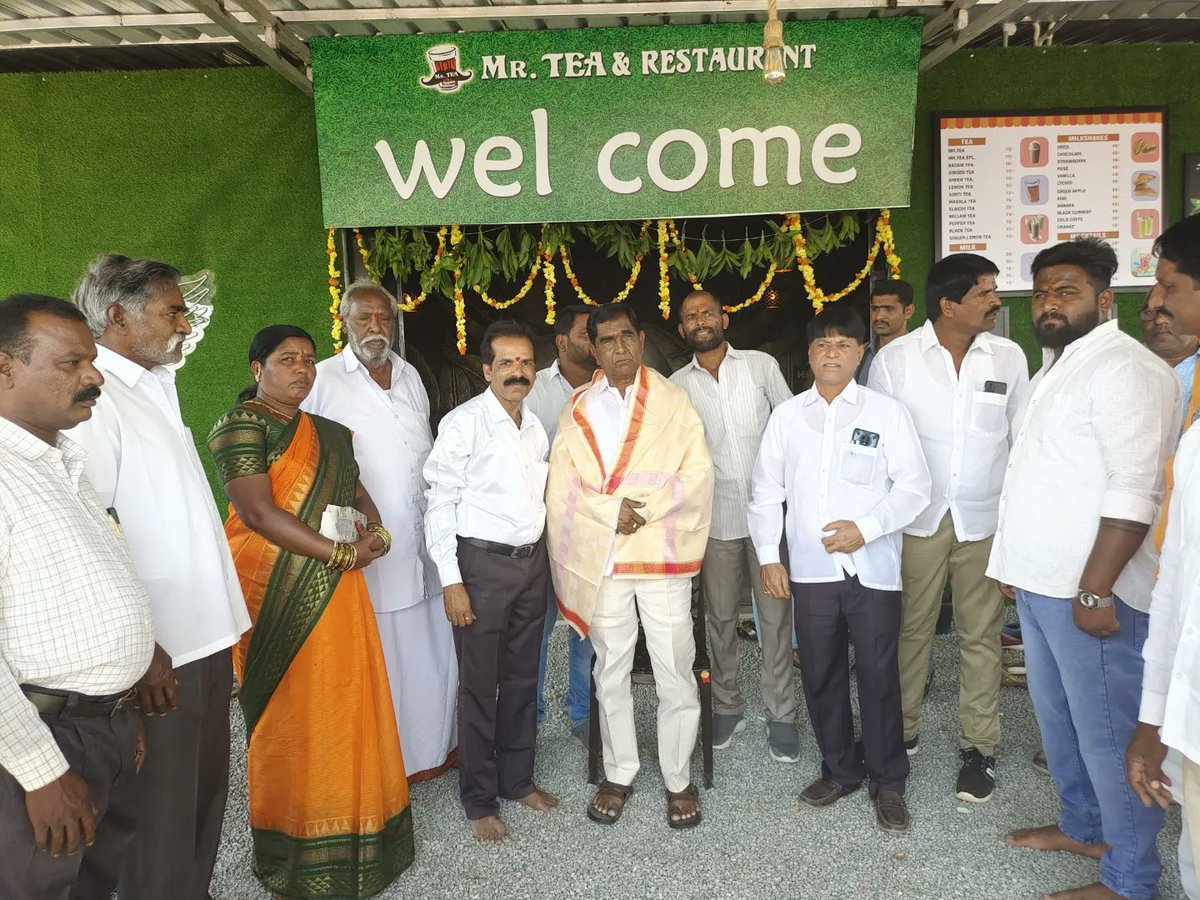 AnjaiahYBRS's tweet photo. ఫరూఖ్ నగర్ మండలం మొగిలిగిద్ద గ్రామం పరిగి రోడ్డులో నూతనంగా ఏర్పాటుచేసిన MR. TEA రెస్టారెంట్ ప్రారంభించిన ఎమ్మెల్యే అంజయ్య యాదవ్ గారు.
#MrTea https://t.co/E8sTlWDyaR