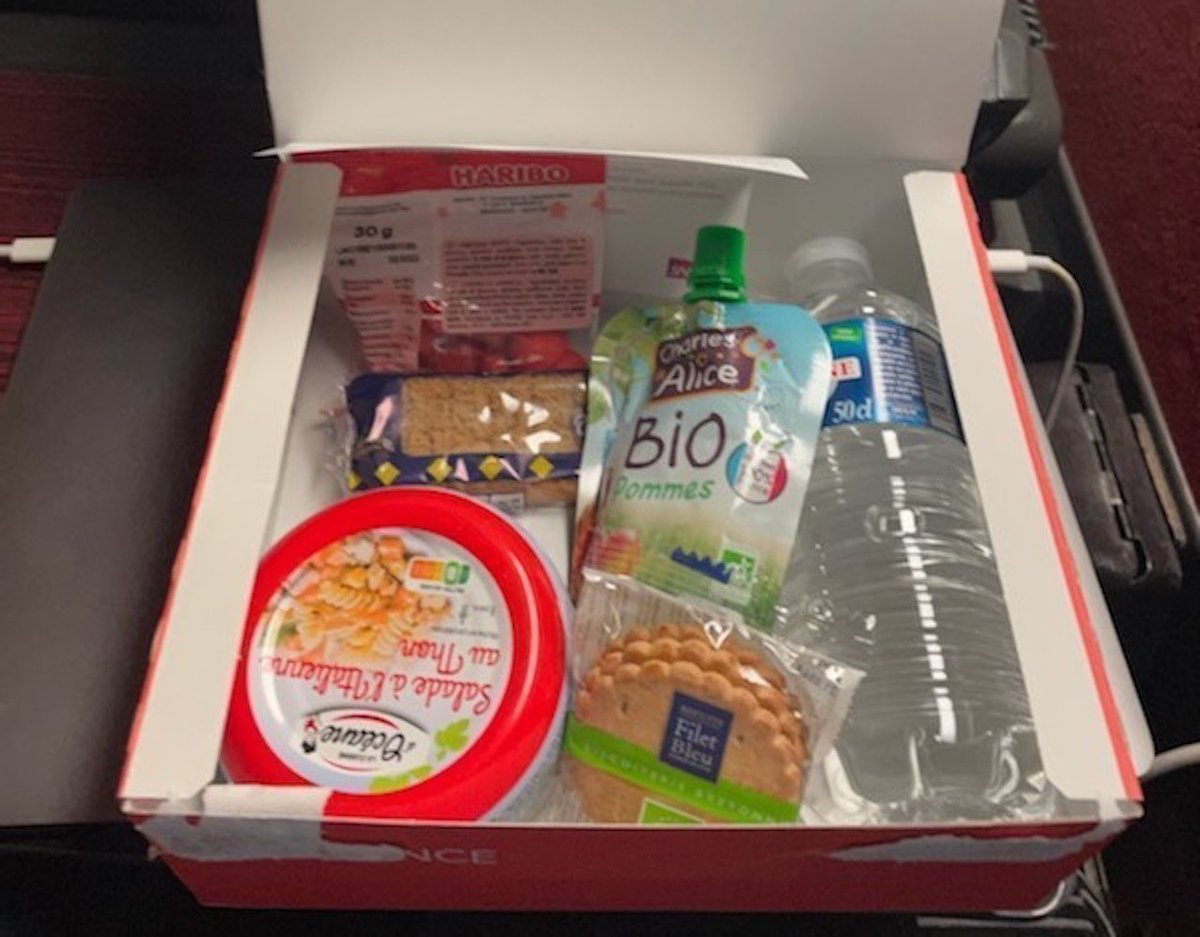BB37000_Parodie's tweet photo. 🔴Alerte info

3 agents SNCF violemment agressés hier en Bretagne, après que les passagers d’un TGV aient découvert que les coffrets repas ne contenaient pas de Paté Henaff. https://t.co/AK2DMrNnAF