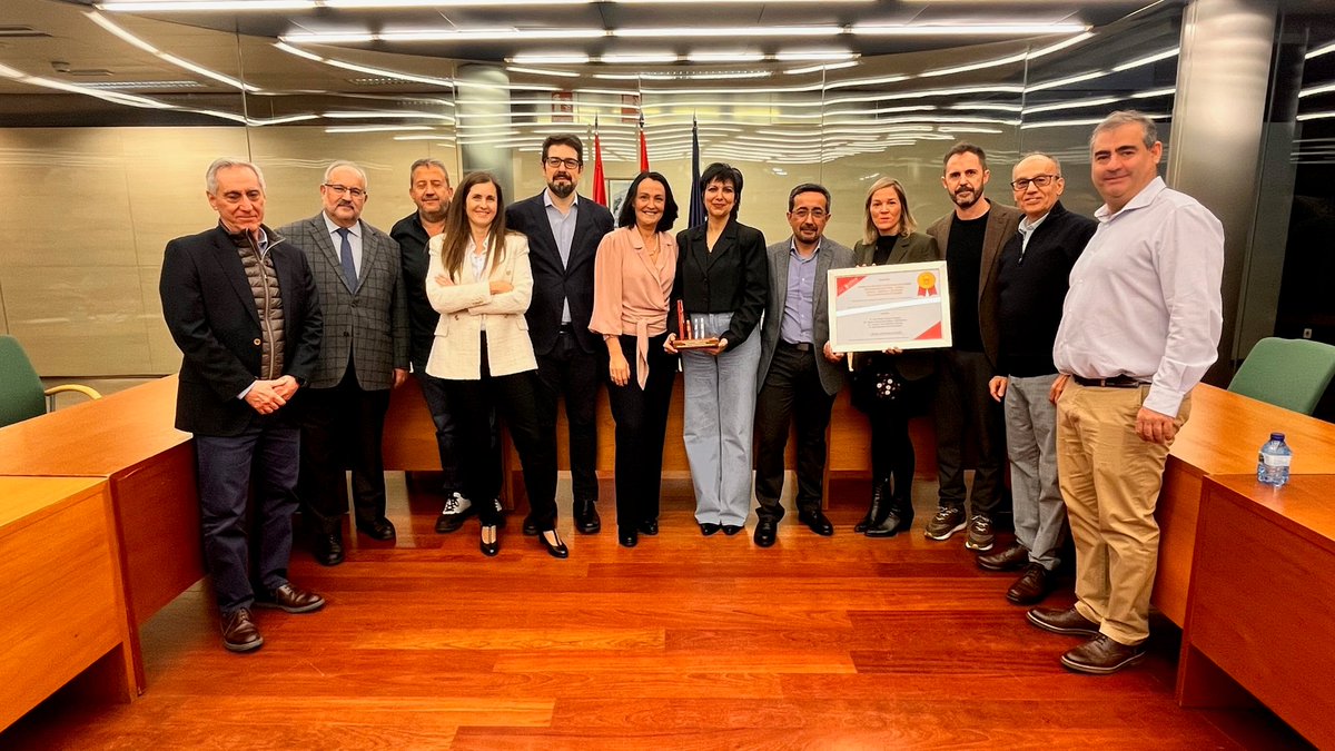 Enrique_L_Lopez's tweet photo. Enhorabuena a Luis Ángel Suárez, Mª Inmaculada Blanco, Carmen Díez y José Manuel Durán por conseguir el I Premio de Estudios e Investigación sobre Responsabilidad Penal, convocado por la #ARRMI.

➕ info: https://t.co/ABJPXUEDKl https://t.co/o4Frvd3kyS