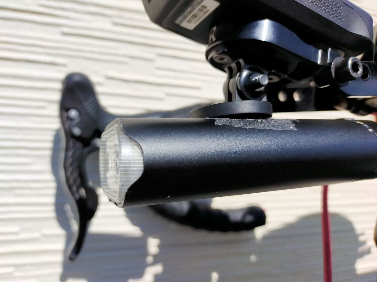 minuma_biker's tweet photo. 日中でもライト使用するのでまた登板
配光はこちらの方が断然良いので暫くはこっちを使用だな
#GENTOS #AXP2R https://t.co/q23rEEZL9S