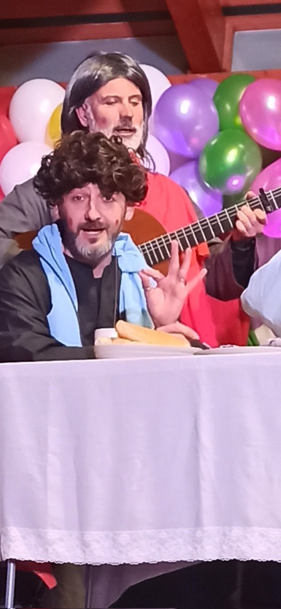 Qué nivelazo el de nuestras chirigotas (ahora podría hacer la rima fácil, pero no tengo tiempo ni pa estribillo). Enhorabuena ARTISTAS!! <a href="/chiripocos/">Chirigota Los Pocos</a> <a href="/ChirigotaATQ/">Chirigota antequerana</a> #ChirigotaLosNiños <a href="/elromanteto/">El Romanteto</a> <a href="/CarnavalATQ/">Carnaval Antequerano</a> <a href="/lapicesQ3/">Pepe Díaz Núñez</a> <a href="/PacoPeramos/">Paco Peramos</a> <a href="/JavierPeloches/">Javier Vallespín</a> <a href="/ojovirtual/">Isaac M</a> #Antequera