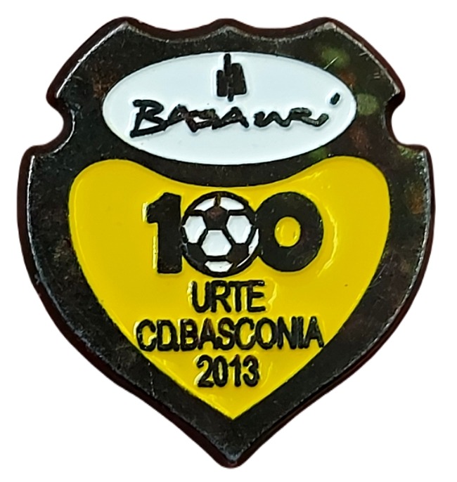 ElAreA77's tweet image. Hoy le toca el turno a los vascos del CD Basconia. Fundado en el año 1913 en Basauri, el club aurinegro es uno de los históricos del fútbol vizcaíno y debe su nombre a la empresa siderometalúrgica La Basconia, hoy en día ya desaparecida.

El club ha estado 6 veces en 2 División.
