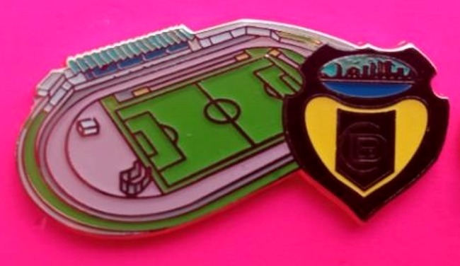 ElAreA77's tweet image. Hoy le toca el turno a los vascos del CD Basconia. Fundado en el año 1913 en Basauri, el club aurinegro es uno de los históricos del fútbol vizcaíno y debe su nombre a la empresa siderometalúrgica La Basconia, hoy en día ya desaparecida.

El club ha estado 6 veces en 2 División.