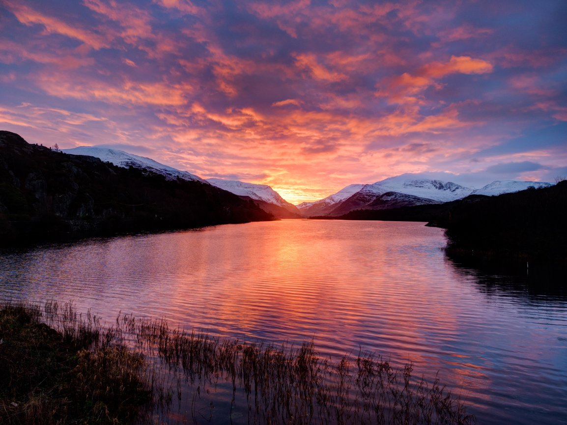 Sunrise over a snow-capped mountain lake in Snowdonia.

#snowdonianationalpark