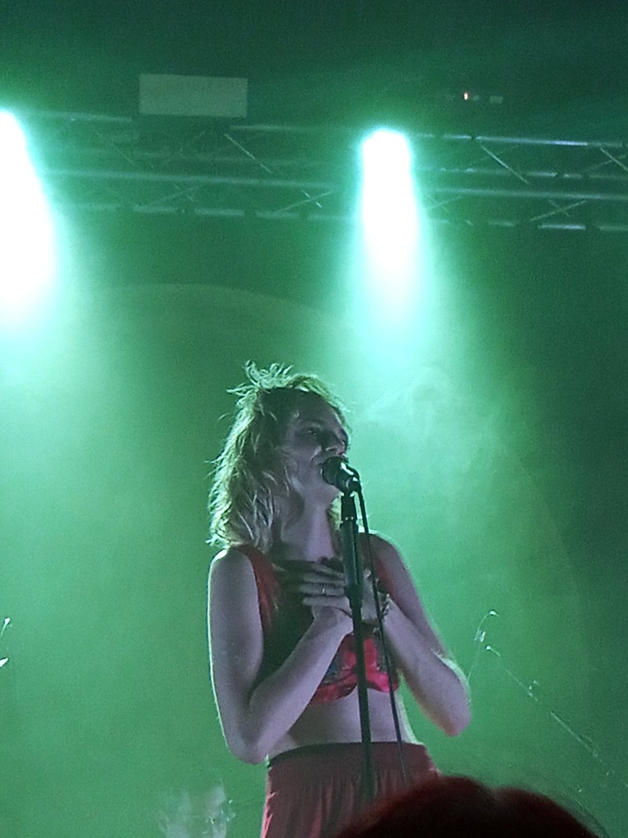 mayascrazykid's tweet photo. I saw maya hawke in concert-
Like she was there in person, right before my eyes- https://t.co/89U2QviMTV