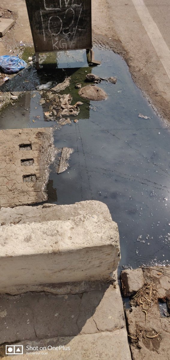 HarshG6715's tweet photo. @KTRBRS @GHMCOnline @kausarmohiuddin @AeUdaykumar @HMWSSBOnline There is continuous overflow of sewerage on the road since a very long time, no proper action has been taken yet. The commuters are facing a huge problem due to this which is resulting in traffic jams. https://t.co/BgNY1m8Ib7