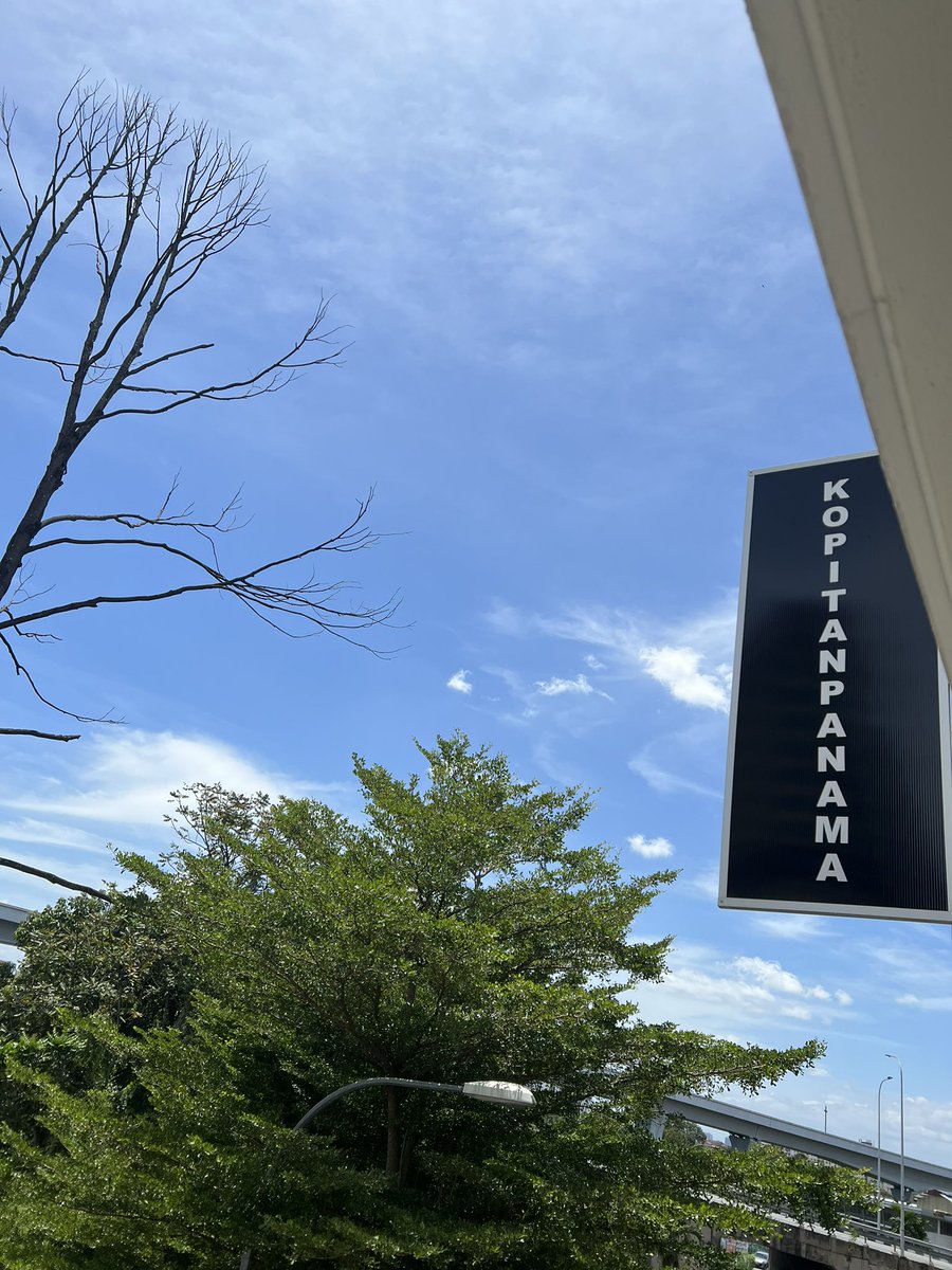 Having a great coffee in Kopi Tanpa Nama, while enjoying the city view.
Good food and good coffee

📍 Kopi Tanpa Nama, Kajang
<a href="/ngopiss/">Ngopi</a>
