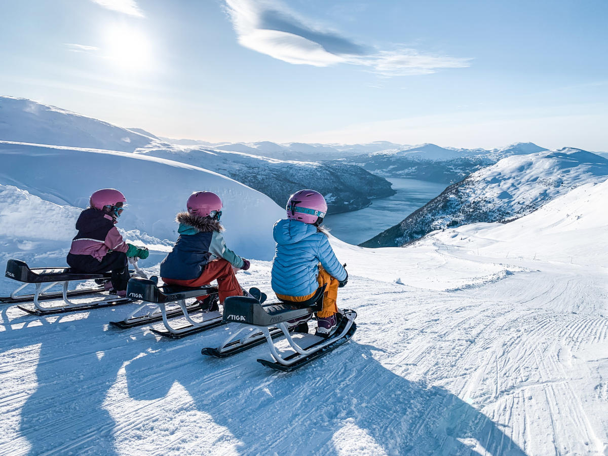 Fly down Norway's coolest toboggan runs! 🛷 ❄️🎢
visitnorway.com/things-to-do/o… #norway #tobogganing 
📸 Loen Skylift - Cecilie Vandberg