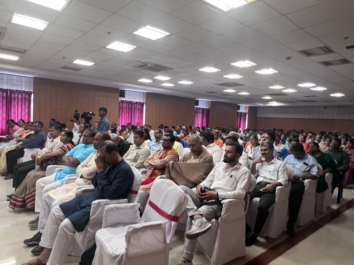 EduMinOfIndia's tweet photo. Today, Hon'ble MoS for Education Shri @RanjanRajkuma11 addressed a three-day National Seminar on "Freedom Struggle and Bharatiya Nationalism" organized by @ICHRMOE_1972 and Akhil Bharatiya Itihas Sankalan Yojana at DBRAIT in Port Blair, Andaman and Nicobar Islands. https://t.co/2Fzl0E5oCs