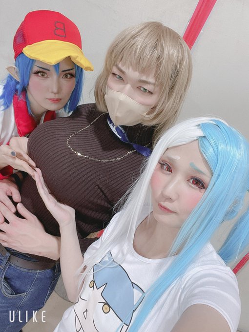 Tシャツ姿のチグサとアルバイト姿のアクアに乳を支えてもらいました。
写真:怜かなでさん(@RenKana0904) 