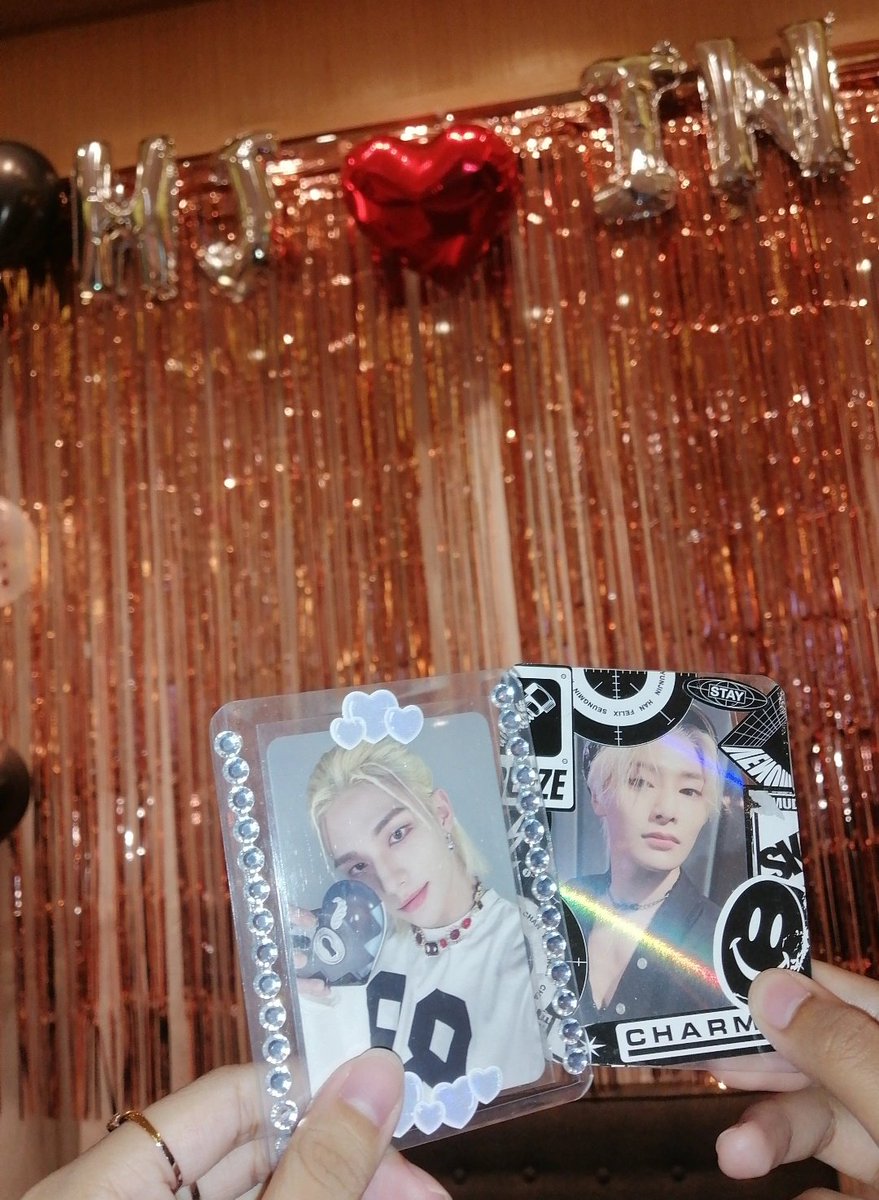 hyunncherry's tweet photo. had a blast today hehe and bought the glitter pc from @hyunxingnamja >< cantik giler omg thank you everyonee #HappyBabyPrinceInKL https://t.co/Nz5xNa1smV
