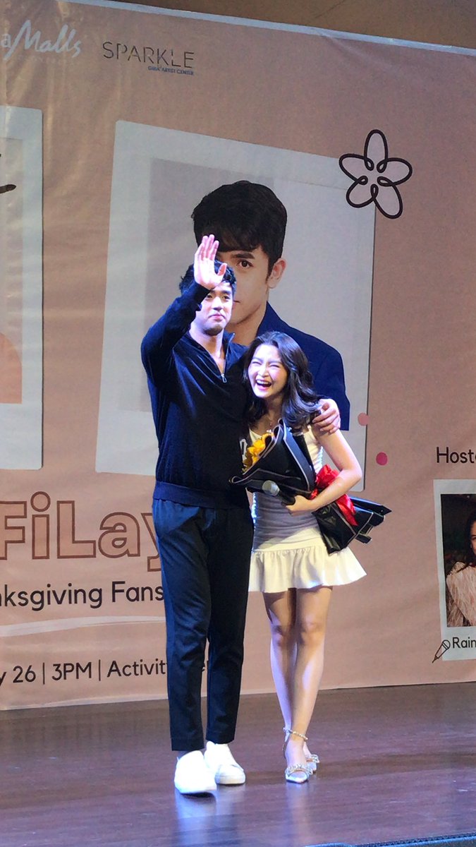 ShowbizBanter's tweet photo. #FiLay fandom proved strength as hundreds attended the #FiLayThanksgivingEvent today. While there was a confusion w/ registration, this didn't stop the battalion of fans as David Licauco &amp; Barbie Forteza went up the stage.
The chemistry is too strong fans couldn't stop screaming. https://t.co/z901ZZdmhg