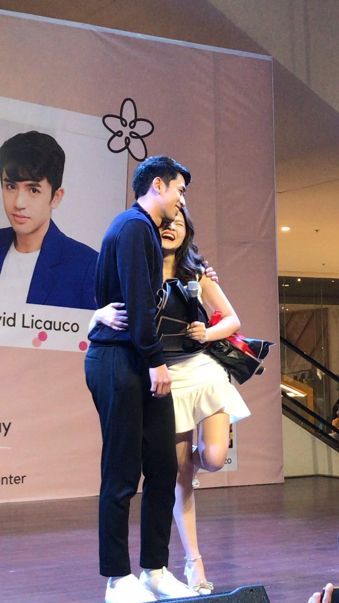 ShowbizBanter's tweet photo. #FiLay fandom proved strength as hundreds attended the #FiLayThanksgivingEvent today. While there was a confusion w/ registration, this didn't stop the battalion of fans as David Licauco &amp; Barbie Forteza went up the stage.
The chemistry is too strong fans couldn't stop screaming. https://t.co/z901ZZdmhg