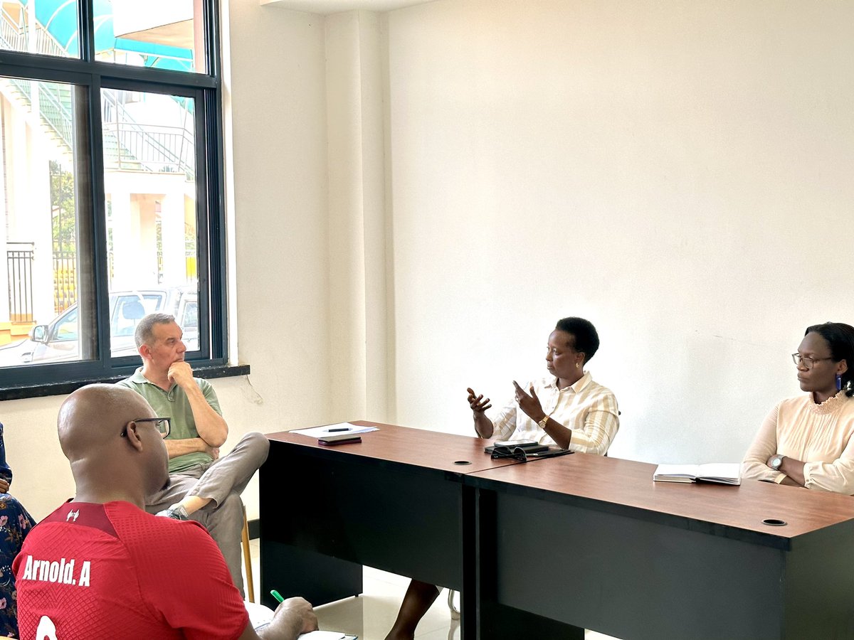 UNRA_UG's tweet photo. Sunday Office: @UNRA_ED has convened a site meeting with @Egis, the Contractor on Kampala—Entebbe Expressway following unprecedented crisis reports from the public &amp; Staff working on the toll road.

This is intended to offer immediate action to the concerns raised. https://t.co/CL1zGtdvRj