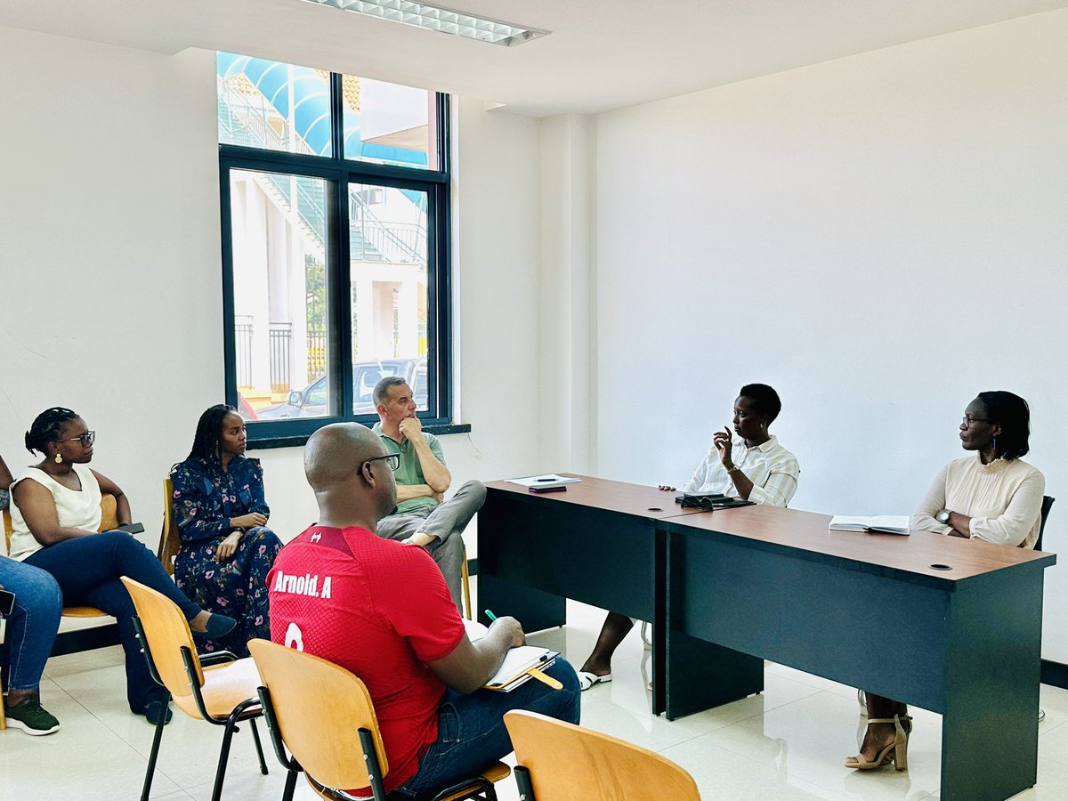 UNRA_UG's tweet photo. Sunday Office: @UNRA_ED has convened a site meeting with @Egis, the Contractor on Kampala—Entebbe Expressway following unprecedented crisis reports from the public &amp; Staff working on the toll road.

This is intended to offer immediate action to the concerns raised. https://t.co/CL1zGtdvRj