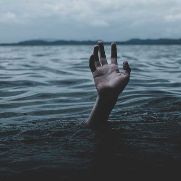 CapricornFMNews's tweet photo. #StagedDrowning Four suspects aged between 23 and 38 have on Saturday been arrested for kidnapping 30-year-old Roman Marobela whose bruised body was found in the Olifants River by police divers on Thursday at the Lebowakgomo policing area. DR https://t.co/zzjMOalBz3