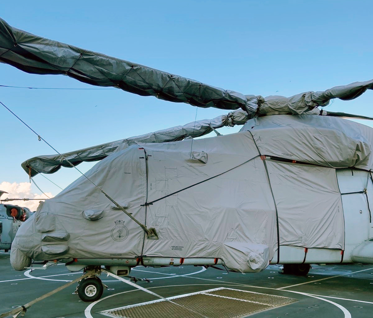 Navy Lookout on Twitter "Merlin Mk4s get 'onesies' (AKA Extreme Cold