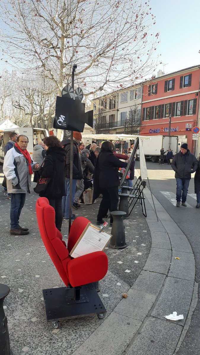 LinaireP's tweet photo. En action sur le marché https://t.co/ephxW2zIMS
