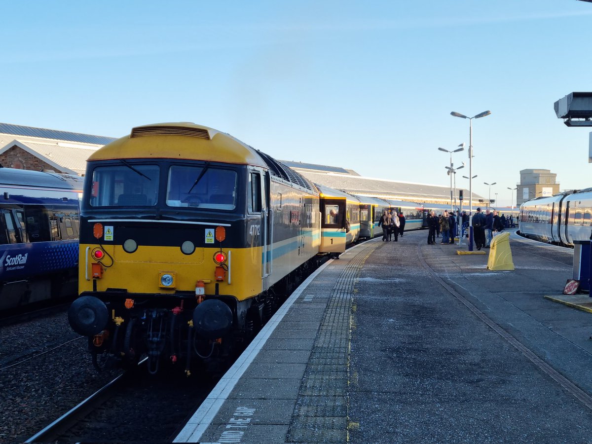 LouiseFrazzle's tweet photo. Penultimate run back down to Glasgow QS on the Shove-Duff before scooting back south of the border https://t.co/zYyqLE3X6R