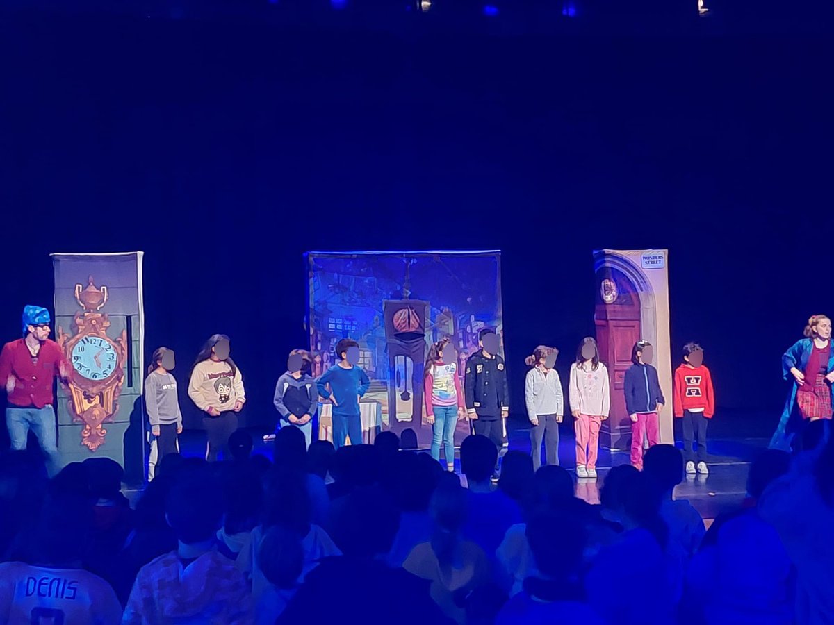 ceipasturias's tweet photo. 3º y 4º acuden al CC Antonio Machado para disfrutar de la obra Abracadabra de la compañía de teatro en inglés Forum Theatre &amp; Education. https://t.co/27Jef2ByzC