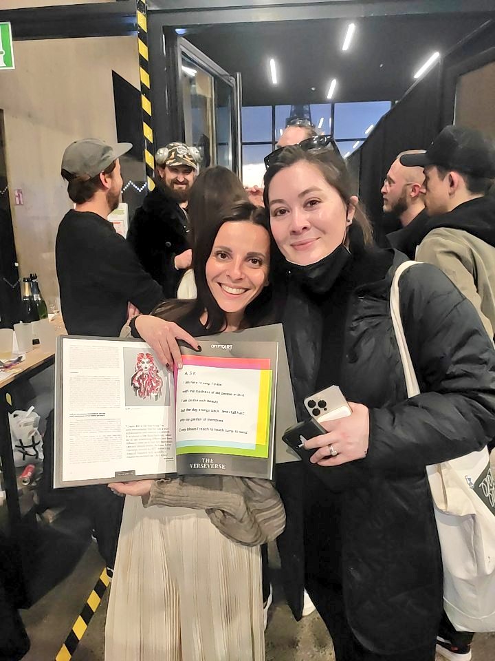 horomox's tweet image. Incredible moment on the very last minutes of NFTParis: met @sashastiles and @eleonorabrizi at the #CryptoArtBegins book presentation. 

And so happy and honored to receive the Sasha's last copy of #Technelegy 🙌 📕

Now time to read

@theVERSEverse @Rizzoli_Books #NFTparis2023
