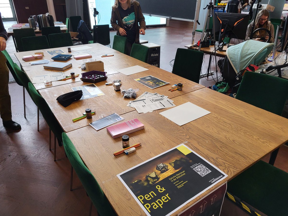 tokiluath's tweet photo. Müssten wir nicht arbeiten, wüsste ich was wir vermütlich tun würden. Gemütlich Pen &amp; Paper spielen auf der #GGBavaria.
Gemacht wird das ganze von der @StadtBibMuc - bin auf gefüllte Tische gespannt.
#pnpde #wuerfel https://t.co/F378YUKrOO