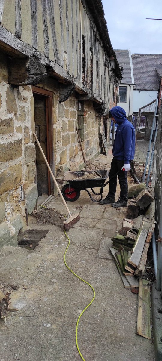 guyscottlister's tweet photo. A great couple of days working on the Counting House, Pontefract.
My first experience working with lime mortar - loved the heat 😊
Bricklaying in lime mortar took longer than expected - it was dark when we finished!
#conservation #hotlime #yorkshire #restoration #pontefract https://t.co/9ILs3sAjXM