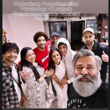 alwayschalantin's tweet photo. NOW I ACTUALLY FEEL THEY'RE A MARRIED COUPLE,SEE THEY AREN'T EVEN LEAVING EO EVEN FOR A SEC 😭❤️ #PriyAnkit https://t.co/slVLzHVZpV