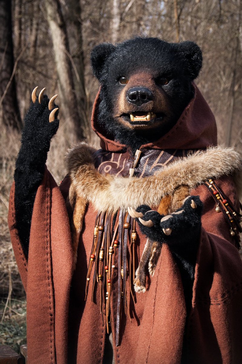 RidiraCrafts's tweet photo. Just wanted to take Moro out and do some pictures. Also it was great opportunity to try out my cape which I did last year when I was at home with Covid. I wanted to wear it at certain event but I couldn't go due to the illness and the cape ended up in a wardrobe.

#bear #fursuit https://t.co/4kP9vxg1w3