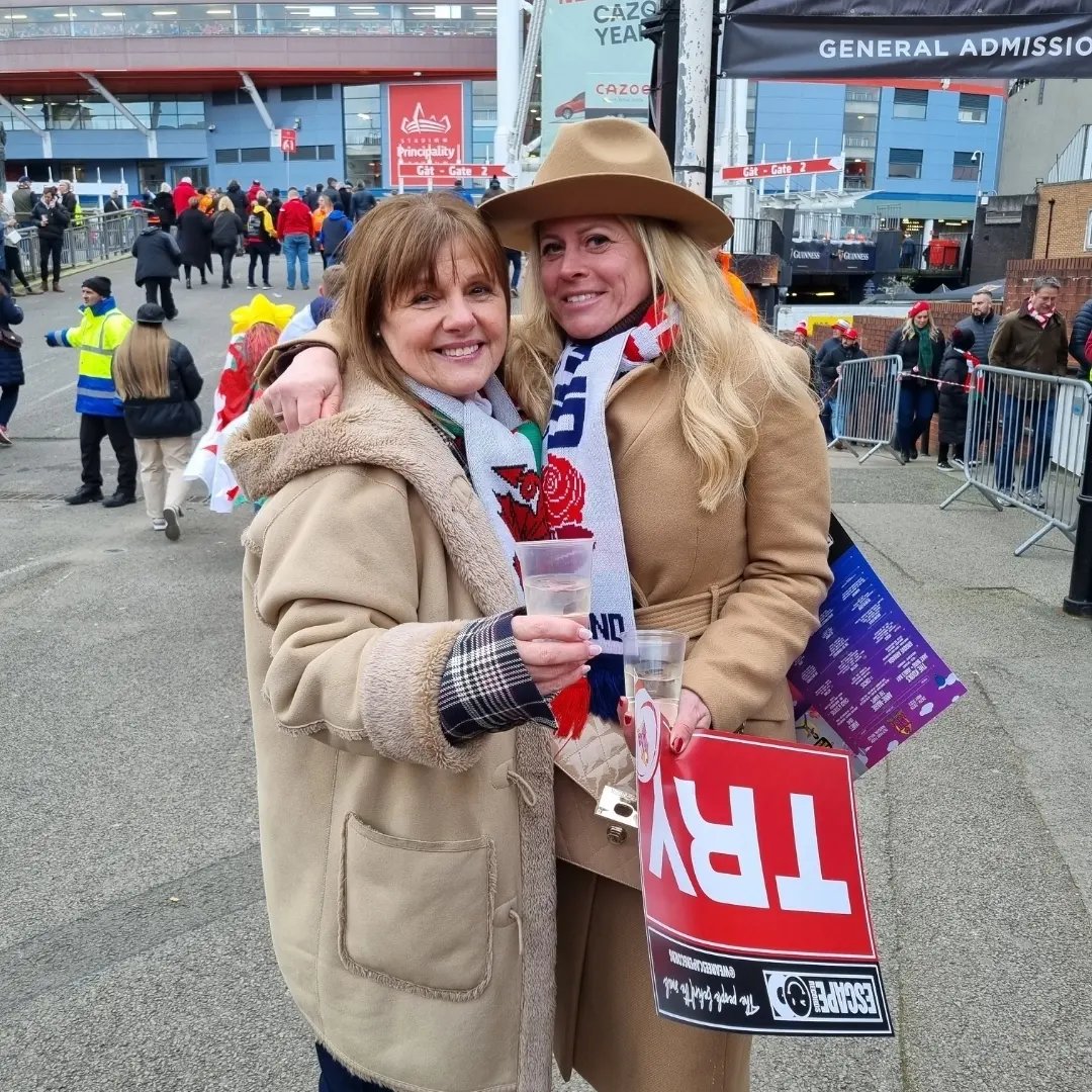 GilhamGremo's tweet photo. What. A. Weekend π¬π§ππΎπ΄σ §σ ’σ ·σ ¬σ ³σ Ώ
@SixNationsRugby @KensingtonRoyal @KathJenkins @EnglandRugby
#BirthdayTreat #ThankYouDee #Rugby #ExperienceOfALifetime #WhatAVoice #England #SmashedItBoys #PrinceandPrincessofWales #HoarseThroat #SmileyMe https://t.co/M2ybd2nHvN